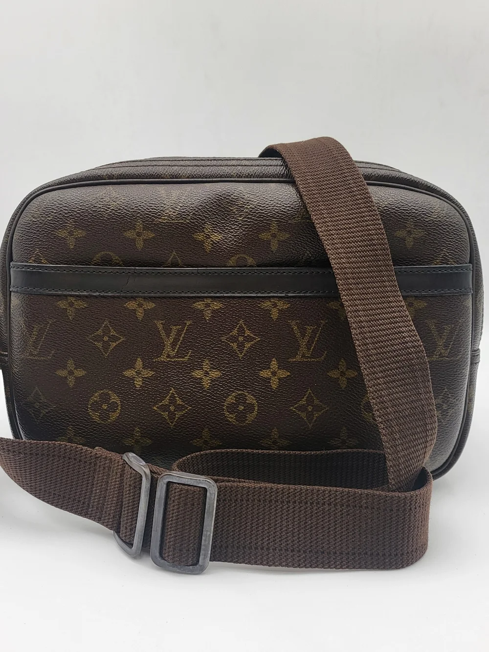 LOUIS VUITTON Monogram Canvas Reporter Bag.Authentic w/COA included!!!
